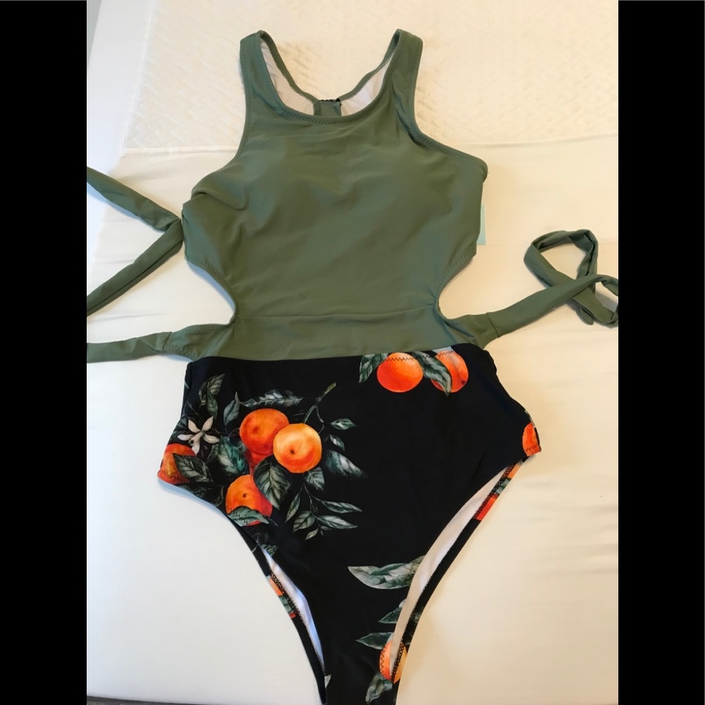 Cupshe Women’s One Piece Bathing Suit